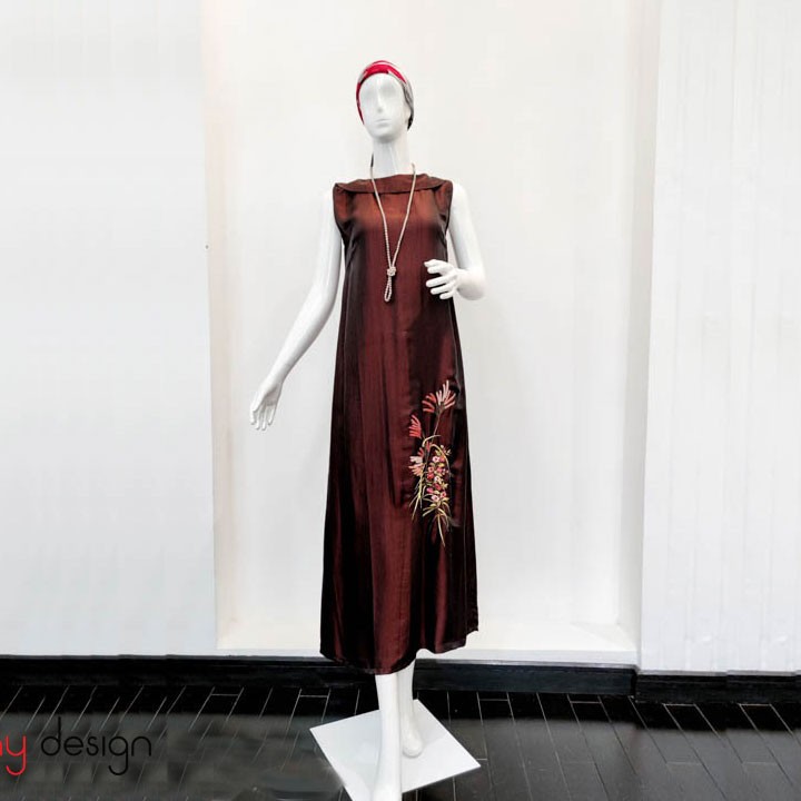 Silk dress with flower embroidery